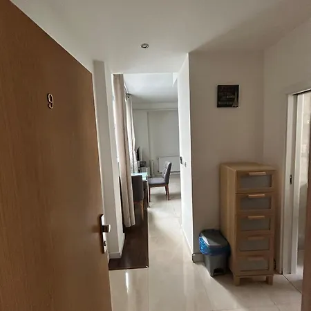 Apartament No9, Stylish In *
