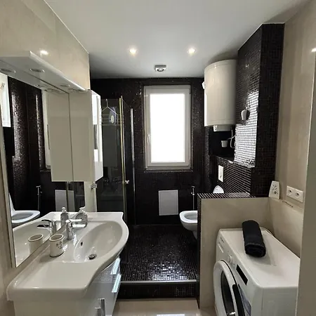 Apartman No9, Stylish In *