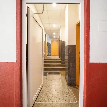 No9, Stylish In * Pressburg